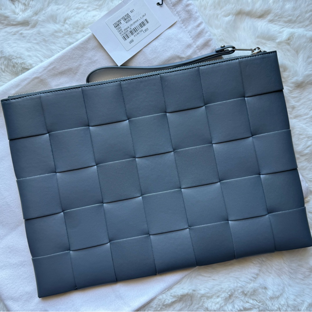 Bottega Veneta Intrecciato Pouch in Thunder